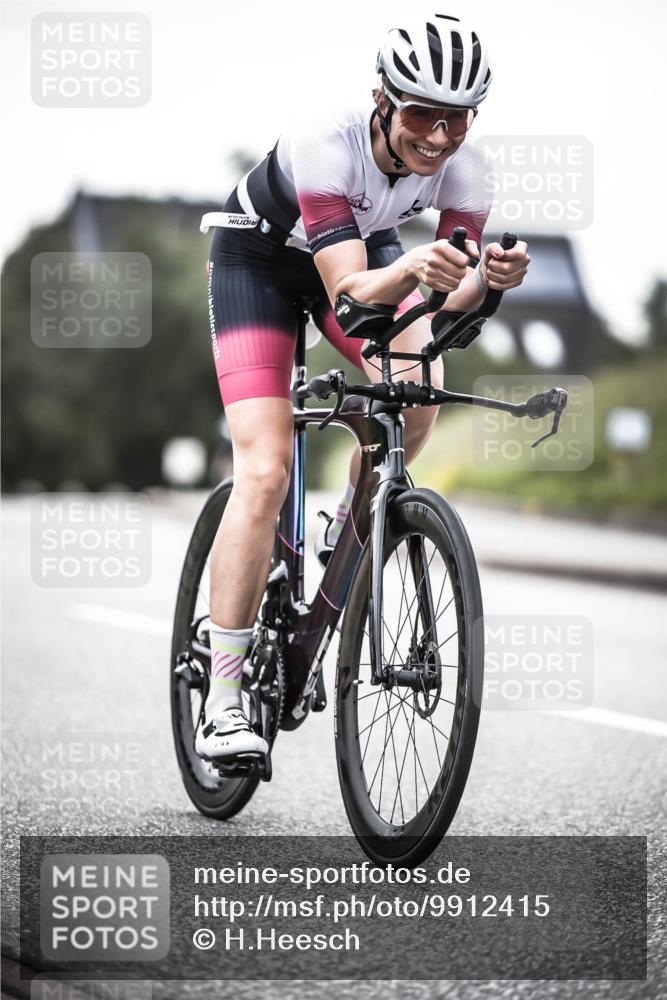 21.06.2026 - 29. Vierlanden-Triathlon H.Heesch http://msf.ph/oto/9912415 21.06.2026 09:54:33 Radfahren 4, 99, 141, 186, 226 meine-sportfotos.de