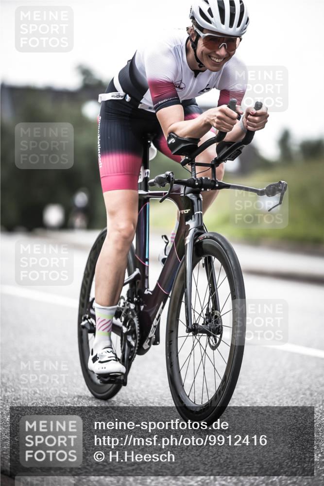 21.06.2026 - 29. Vierlanden-Triathlon H.Heesch http://msf.ph/oto/9912416 21.06.2026 09:54:33 Radfahren 4, 99, 141, 186, 226 meine-sportfotos.de