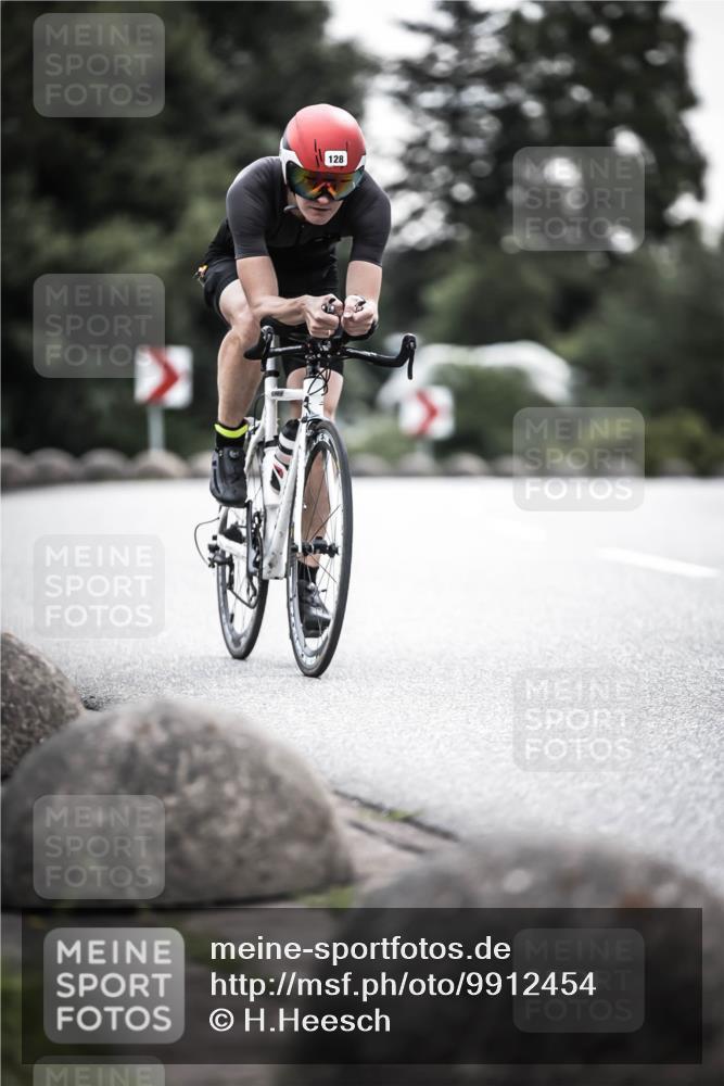 21.06.2026 - 29. Vierlanden-Triathlon H.Heesch http://msf.ph/oto/9912454 21.06.2026 09:55:03 Radfahren 128, 148, 264 meine-sportfotos.de