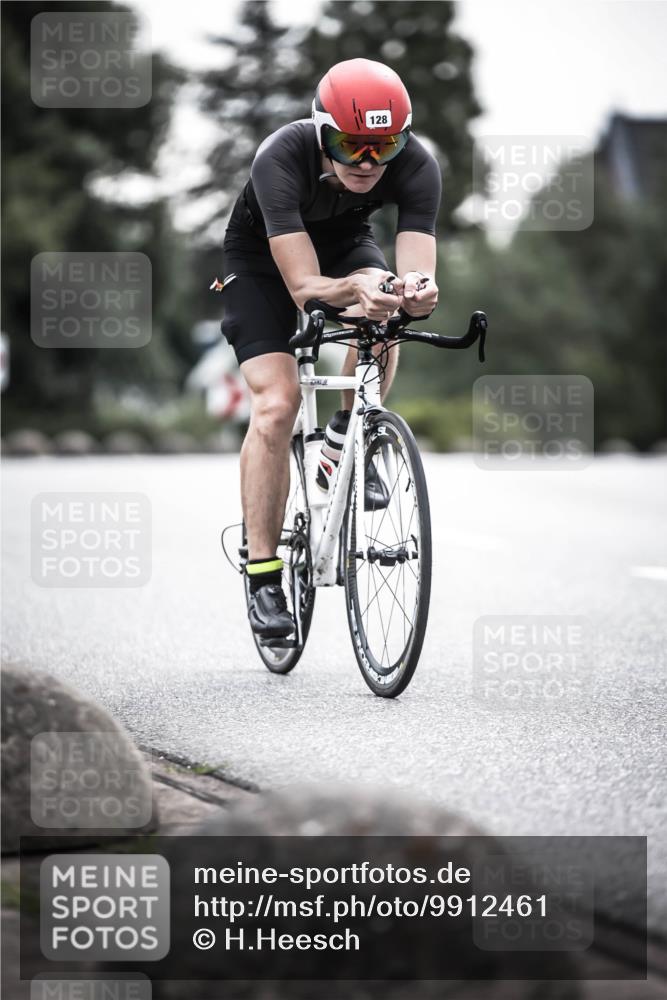 21.06.2026 - 29. Vierlanden-Triathlon H.Heesch http://msf.ph/oto/9912461 21.06.2026 09:55:03 Radfahren 128, 148, 264 meine-sportfotos.de