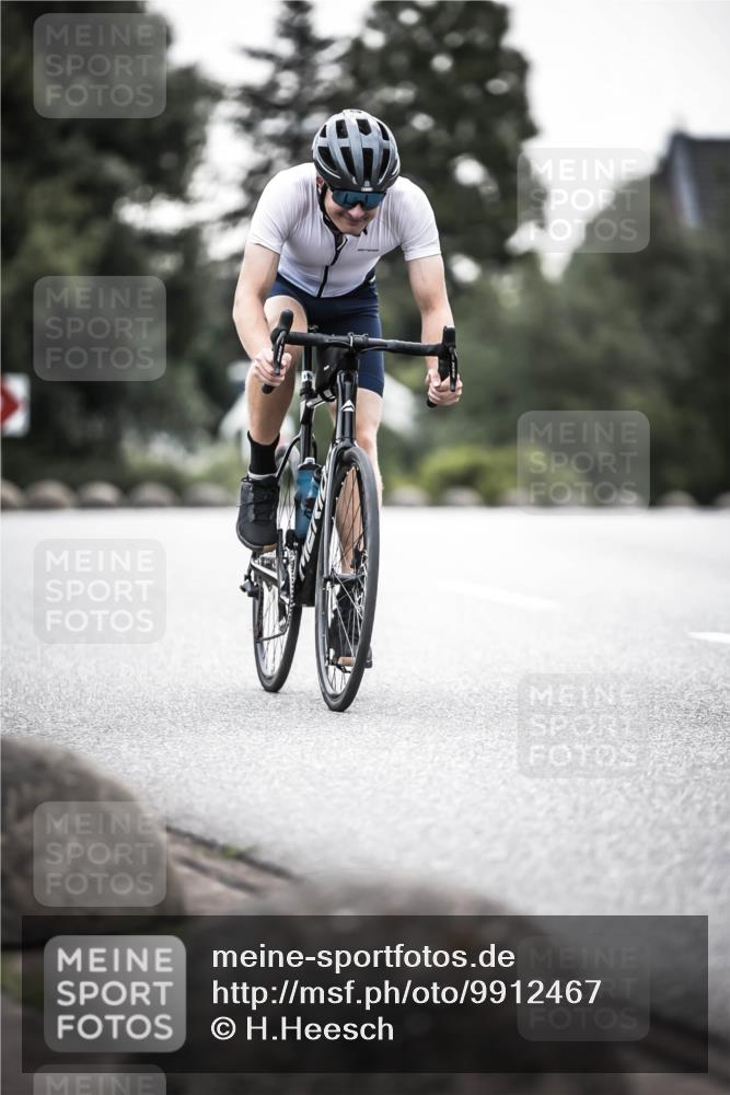 21.06.2026 - 29. Vierlanden-Triathlon H.Heesch http://msf.ph/oto/9912467 21.06.2026 09:55:21 Radfahren 20, 260 meine-sportfotos.de