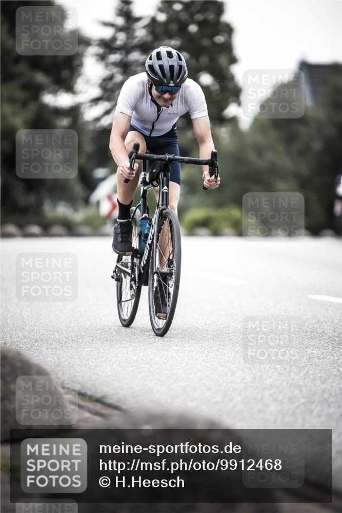 21.06.2026 - 29. Vierlanden-Triathlon H.Heesch http://msf.ph/oto/9912468 21.06.2026 09:55:22 Radfahren 20 meine-sportfotos.de