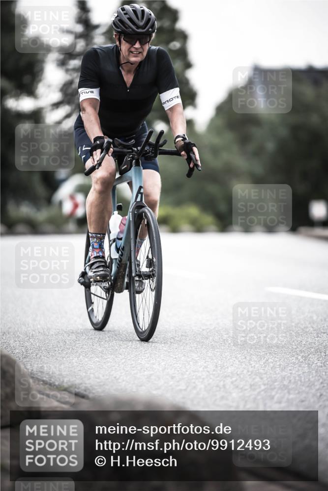 21.06.2026 - 29. Vierlanden-Triathlon H.Heesch http://msf.ph/oto/9912493 21.06.2026 09:55:35 Radfahren 142, 177, 184, 235, 252 meine-sportfotos.de