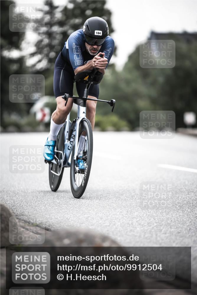 21.06.2026 - 29. Vierlanden-Triathlon H.Heesch http://msf.ph/oto/9912504 21.06.2026 09:55:37 Radfahren 142, 177, 184, 235, 252 meine-sportfotos.de
