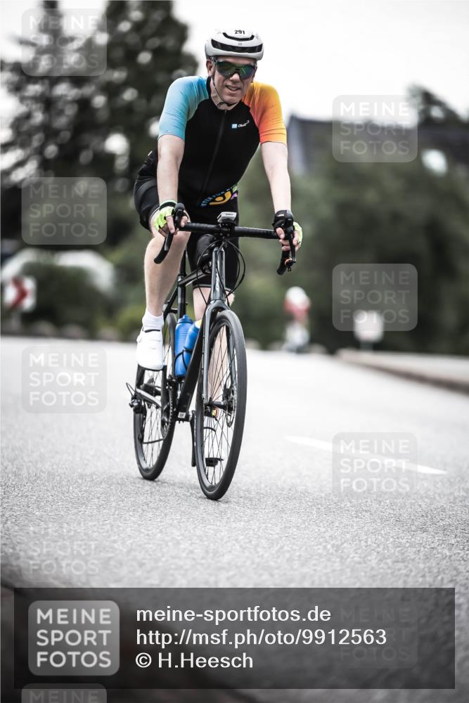 21.06.2026 - 29. Vierlanden-Triathlon H.Heesch http://msf.ph/oto/9912563 21.06.2026 09:56:34 Radfahren 103, 259, 291 meine-sportfotos.de