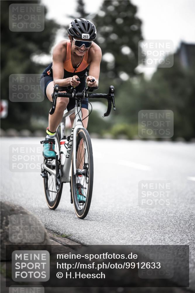 21.06.2026 - 29. Vierlanden-Triathlon H.Heesch http://msf.ph/oto/9912633 21.06.2026 09:57:09 Radfahren 243, 253 meine-sportfotos.de