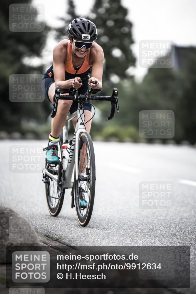 21.06.2026 - 29. Vierlanden-Triathlon H.Heesch http://msf.ph/oto/9912634 21.06.2026 09:57:09 Radfahren 243, 253 meine-sportfotos.de