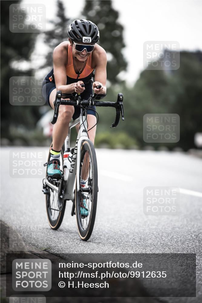 21.06.2026 - 29. Vierlanden-Triathlon H.Heesch http://msf.ph/oto/9912635 21.06.2026 09:57:09 Radfahren 243, 253 meine-sportfotos.de
