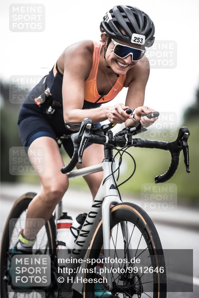 21.06.2026 - 29. Vierlanden-Triathlon H.Heesch http://msf.ph/oto/9912646 21.06.2026 09:57:09 Radfahren 243, 253 meine-sportfotos.de