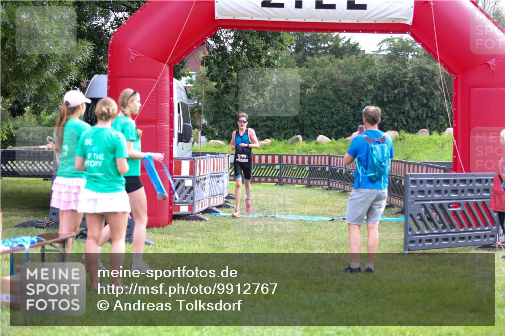 21.06.2026 - 29. Vierlanden-Triathlon Andreas Tolksdorf http://msf.ph/oto/9912767 21.06.2026 10:49:52 Ziel 335 meine-sportfotos.de