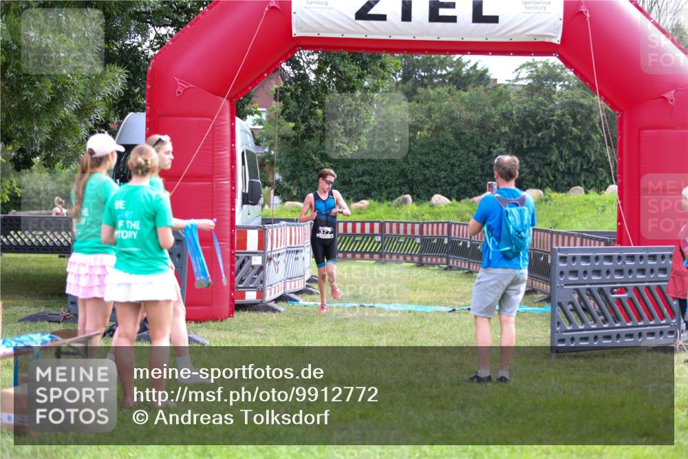 21.06.2026 - 29. Vierlanden-Triathlon Andreas Tolksdorf http://msf.ph/oto/9912772 21.06.2026 10:49:52 Ziel 335 meine-sportfotos.de