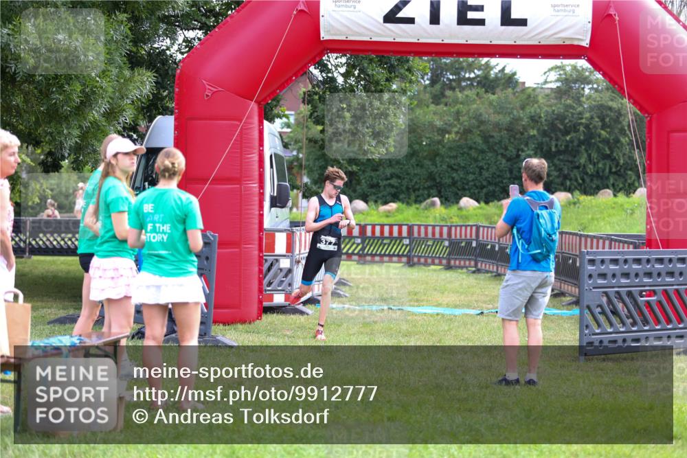 21.06.2026 - 29. Vierlanden-Triathlon Andreas Tolksdorf http://msf.ph/oto/9912777 21.06.2026 10:49:53 Ziel 335 meine-sportfotos.de