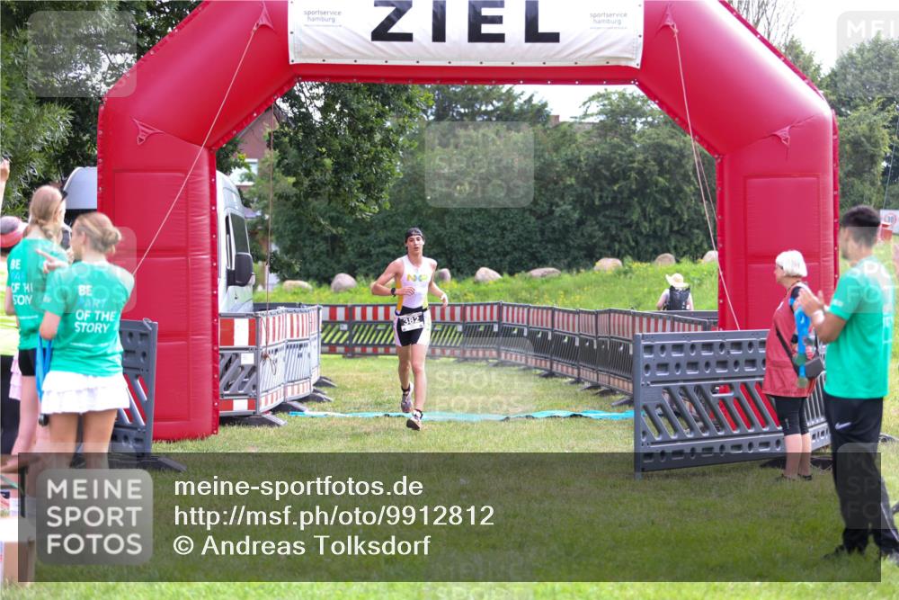 21.06.2026 - 29. Vierlanden-Triathlon Andreas Tolksdorf http://msf.ph/oto/9912812 21.06.2026 10:52:13 Ziel  meine-sportfotos.de