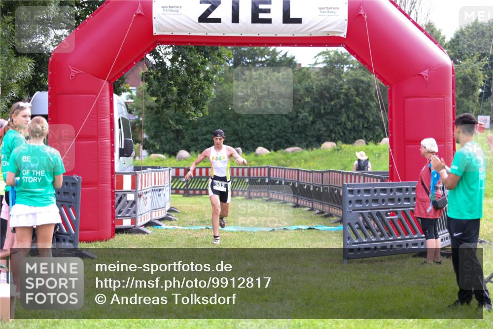 21.06.2026 - 29. Vierlanden-Triathlon Andreas Tolksdorf http://msf.ph/oto/9912817 21.06.2026 10:52:13 Ziel  meine-sportfotos.de