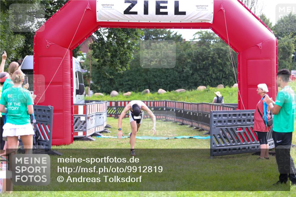21.06.2026 - 29. Vierlanden-Triathlon Andreas Tolksdorf http://msf.ph/oto/9912819 21.06.2026 10:52:14 Ziel  meine-sportfotos.de