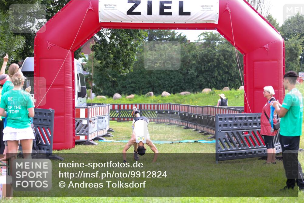 21.06.2026 - 29. Vierlanden-Triathlon Andreas Tolksdorf http://msf.ph/oto/9912824 21.06.2026 10:52:14 Ziel  meine-sportfotos.de