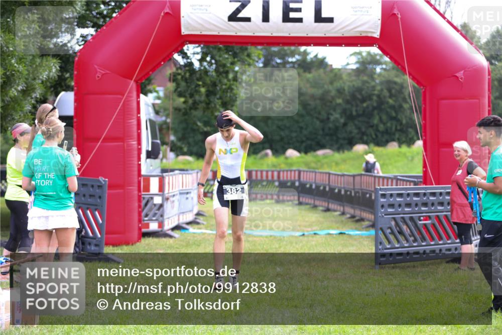 21.06.2026 - 29. Vierlanden-Triathlon Andreas Tolksdorf http://msf.ph/oto/9912838 21.06.2026 10:52:16 Ziel  meine-sportfotos.de
