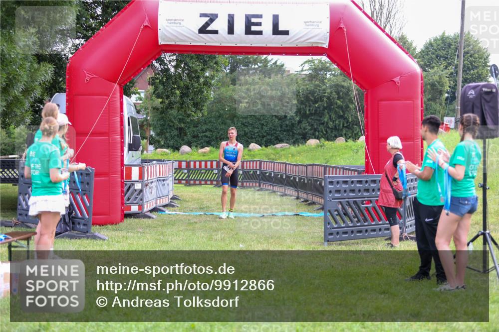 21.06.2026 - 29. Vierlanden-Triathlon Andreas Tolksdorf http://msf.ph/oto/9912866 21.06.2026 10:54:15 Ziel  meine-sportfotos.de