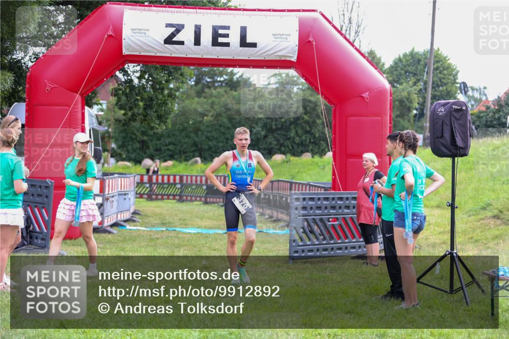 21.06.2026 - 29. Vierlanden-Triathlon Andreas Tolksdorf http://msf.ph/oto/9912892 21.06.2026 10:54:25 Ziel  meine-sportfotos.de