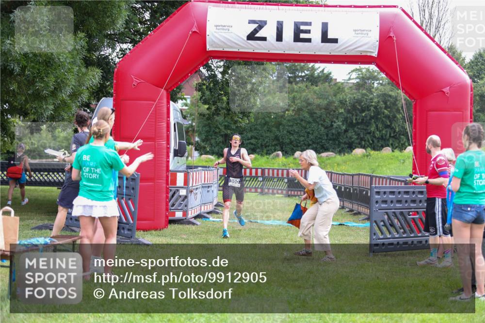 21.06.2026 - 29. Vierlanden-Triathlon Andreas Tolksdorf http://msf.ph/oto/9912905 21.06.2026 10:55:26 Ziel  meine-sportfotos.de