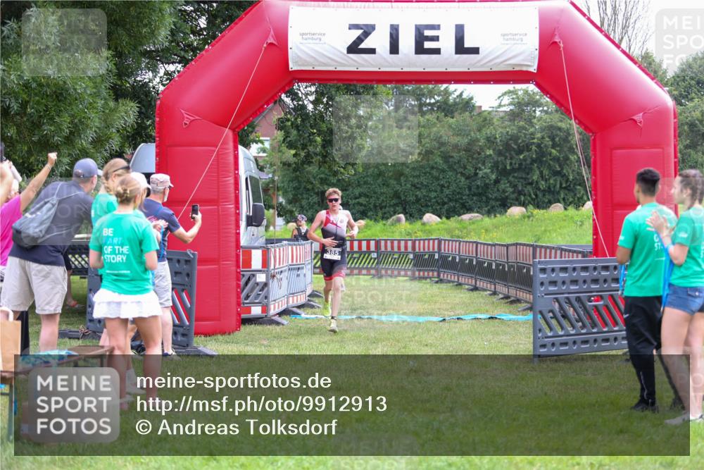 21.06.2026 - 29. Vierlanden-Triathlon Andreas Tolksdorf http://msf.ph/oto/9912913 21.06.2026 10:55:40 Ziel  meine-sportfotos.de