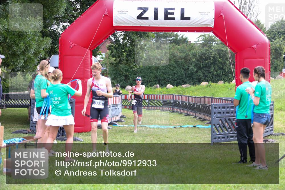 21.06.2026 - 29. Vierlanden-Triathlon Andreas Tolksdorf http://msf.ph/oto/9912933 21.06.2026 10:55:43 Ziel 339 meine-sportfotos.de