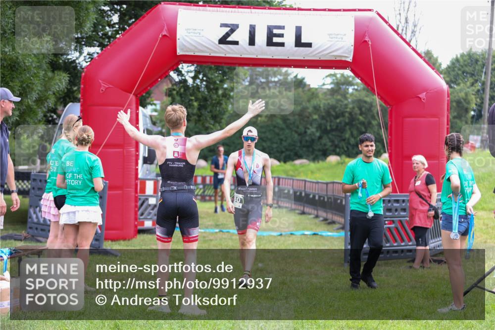21.06.2026 - 29. Vierlanden-Triathlon Andreas Tolksdorf http://msf.ph/oto/9912937 21.06.2026 10:55:51 Ziel 339 meine-sportfotos.de