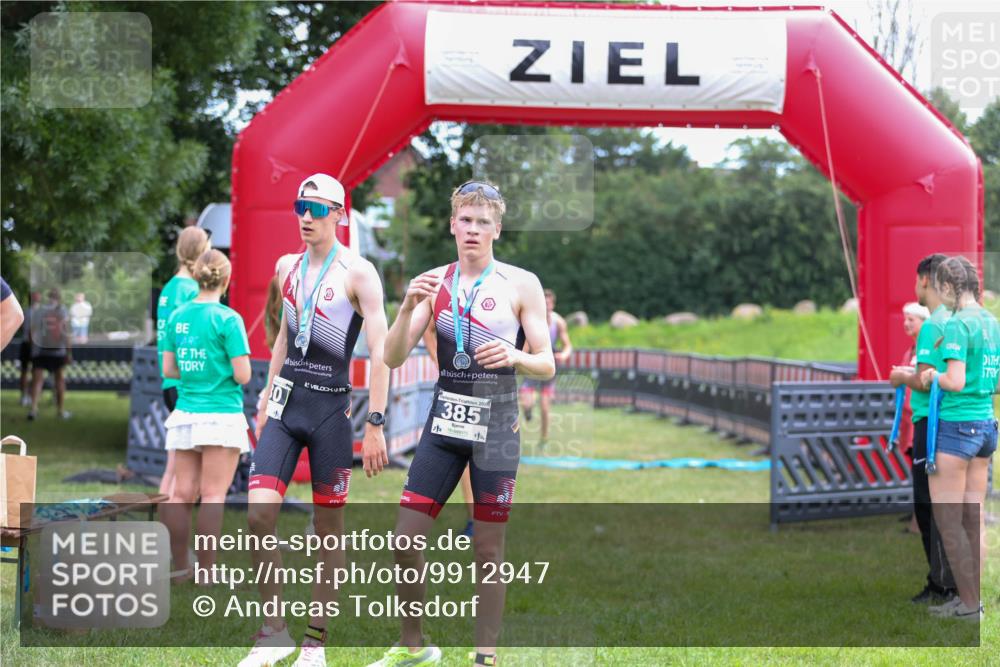 21.06.2026 - 29. Vierlanden-Triathlon Andreas Tolksdorf http://msf.ph/oto/9912947 21.06.2026 10:55:58 Ziel 210, 339 meine-sportfotos.de