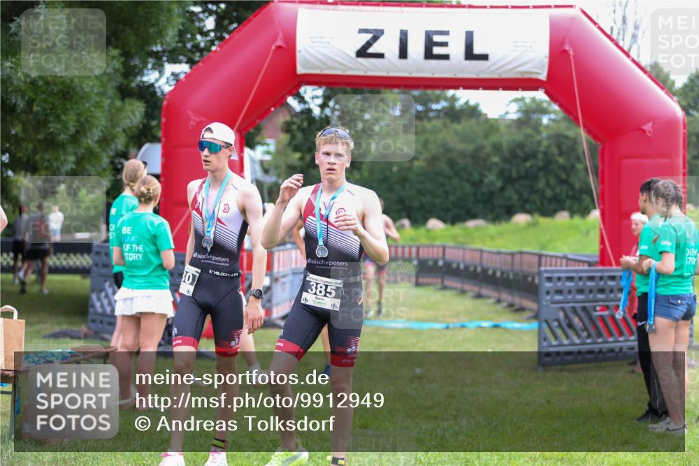 21.06.2026 - 29. Vierlanden-Triathlon Andreas Tolksdorf http://msf.ph/oto/9912949 21.06.2026 10:55:58 Ziel 210, 339 meine-sportfotos.de