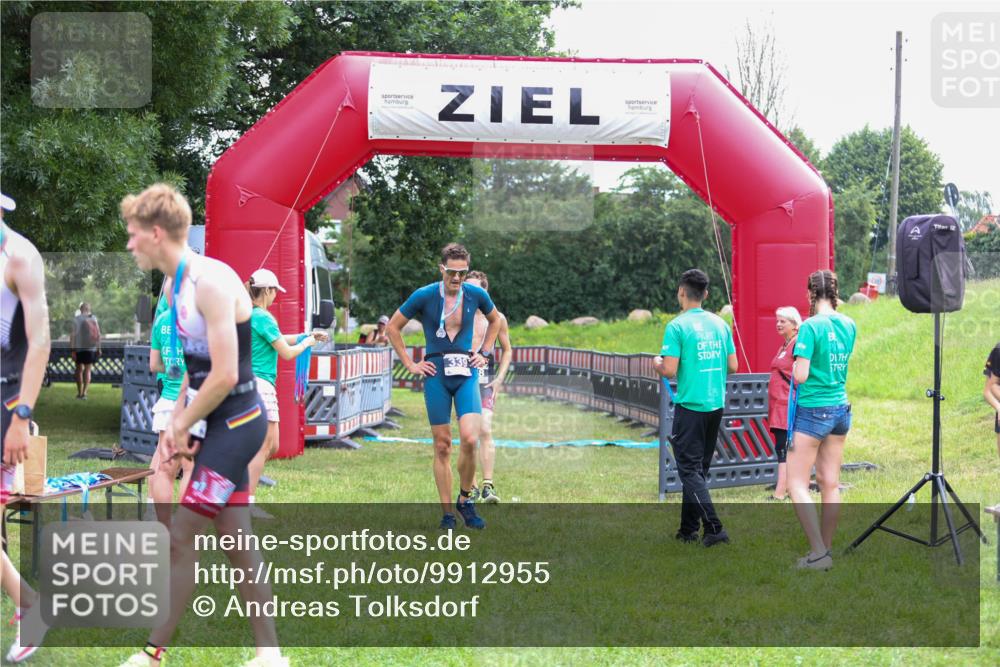 21.06.2026 - 29. Vierlanden-Triathlon Andreas Tolksdorf http://msf.ph/oto/9912955 21.06.2026 10:56:01 Ziel 210 meine-sportfotos.de