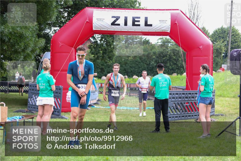 21.06.2026 - 29. Vierlanden-Triathlon Andreas Tolksdorf http://msf.ph/oto/9912966 21.06.2026 10:56:05 Ziel 210 meine-sportfotos.de