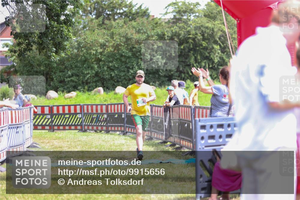 21.06.2026 - 29. Vierlanden-Triathlon Andreas Tolksdorf http://msf.ph/oto/9915656 21.06.2026 14:01:41 Ziel 894 meine-sportfotos.de
