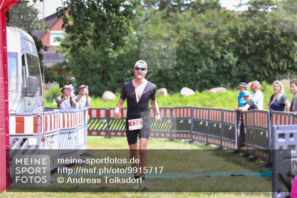 21.06.2026 - 29. Vierlanden-Triathlon Andreas Tolksdorf http://msf.ph/oto/9915717 21.06.2026 14:03:20 Ziel 128 meine-sportfotos.de