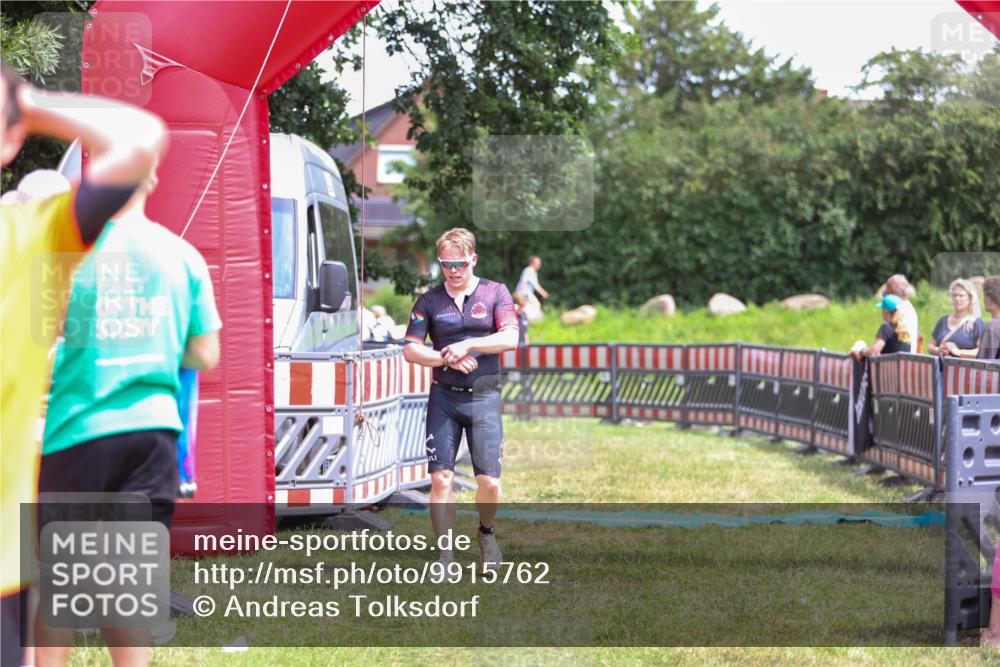 21.06.2026 - 29. Vierlanden-Triathlon Andreas Tolksdorf http://msf.ph/oto/9915762 21.06.2026 14:04:01 Ziel 274, 1078 meine-sportfotos.de