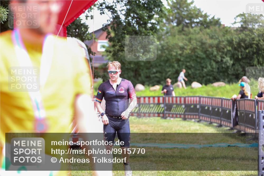 21.06.2026 - 29. Vierlanden-Triathlon Andreas Tolksdorf http://msf.ph/oto/9915770 21.06.2026 14:04:03 Ziel 274, 1078 meine-sportfotos.de