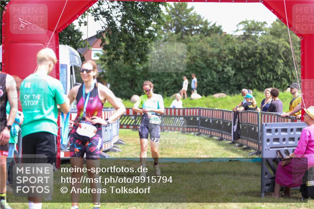 21.06.2026 - 29. Vierlanden-Triathlon Andreas Tolksdorf http://msf.ph/oto/9915794 21.06.2026 14:04:18 Ziel 874 meine-sportfotos.de