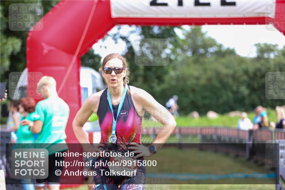 21.06.2026 - 29. Vierlanden-Triathlon Andreas Tolksdorf http://msf.ph/oto/9915800 21.06.2026 14:04:24 Ziel  meine-sportfotos.de