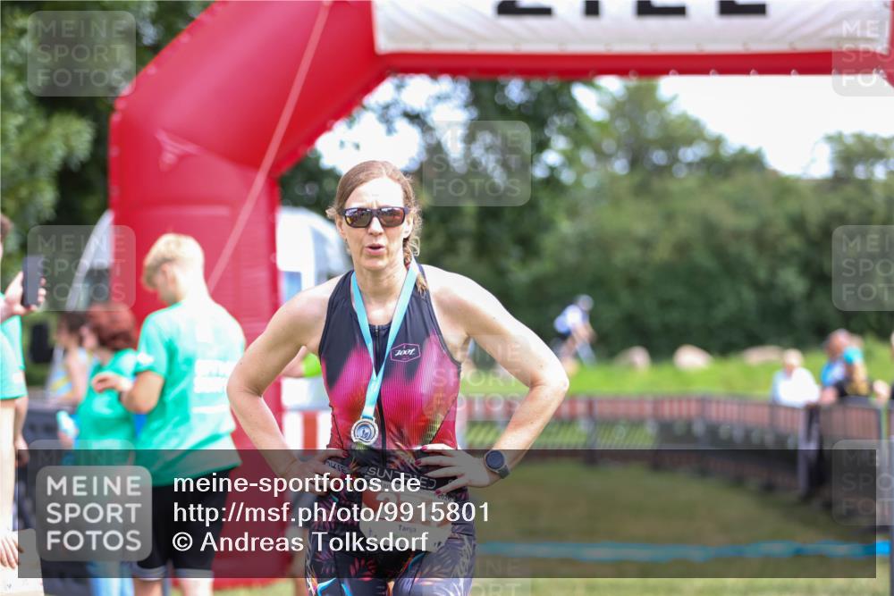 21.06.2026 - 29. Vierlanden-Triathlon Andreas Tolksdorf http://msf.ph/oto/9915801 21.06.2026 14:04:25 Ziel  meine-sportfotos.de