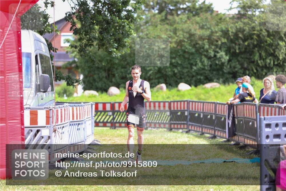 21.06.2026 - 29. Vierlanden-Triathlon Andreas Tolksdorf http://msf.ph/oto/9915809 21.06.2026 14:04:48 Ziel 1089 meine-sportfotos.de