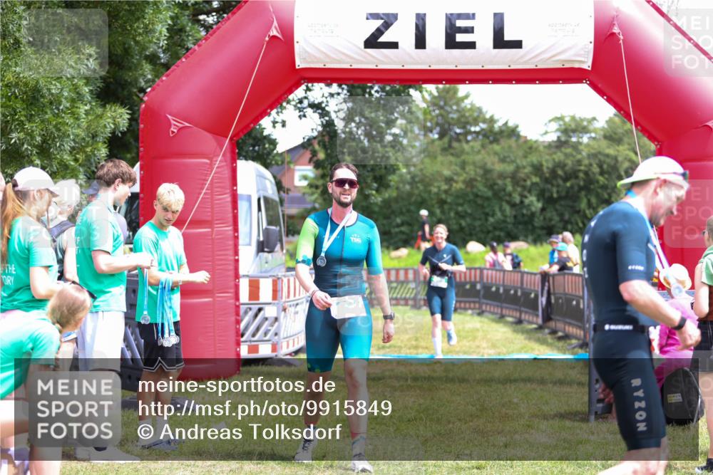 21.06.2026 - 29. Vierlanden-Triathlon Andreas Tolksdorf http://msf.ph/oto/9915849 21.06.2026 14:05:43 Ziel 866, 1038 meine-sportfotos.de