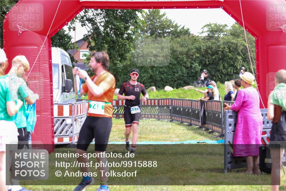 21.06.2026 - 29. Vierlanden-Triathlon Andreas Tolksdorf http://msf.ph/oto/9915888 21.06.2026 14:06:38 Ziel 180, 748, 1073 meine-sportfotos.de