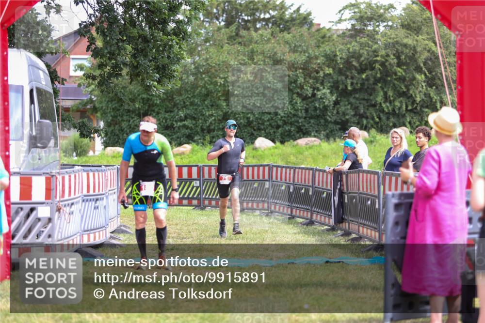 21.06.2026 - 29. Vierlanden-Triathlon Andreas Tolksdorf http://msf.ph/oto/9915891 21.06.2026 14:06:52 Ziel 71, 180, 1057 meine-sportfotos.de