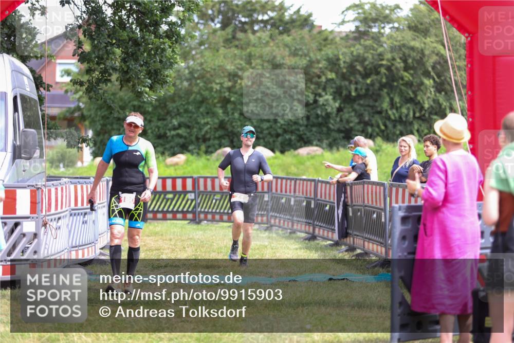 21.06.2026 - 29. Vierlanden-Triathlon Andreas Tolksdorf http://msf.ph/oto/9915903 21.06.2026 14:06:53 Ziel 71, 180, 1057 meine-sportfotos.de