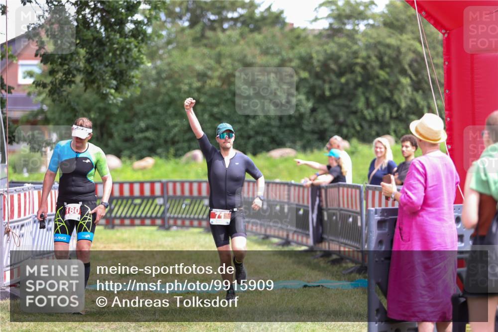 21.06.2026 - 29. Vierlanden-Triathlon Andreas Tolksdorf http://msf.ph/oto/9915909 21.06.2026 14:06:54 Ziel 71, 180, 1057 meine-sportfotos.de