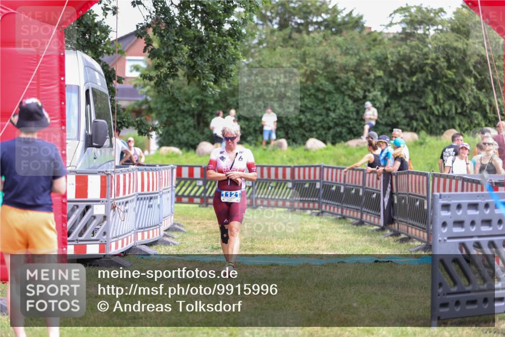 21.06.2026 - 29. Vierlanden-Triathlon Andreas Tolksdorf http://msf.ph/oto/9915996 21.06.2026 14:11:55 Ziel 48, 1116, 1121 meine-sportfotos.de