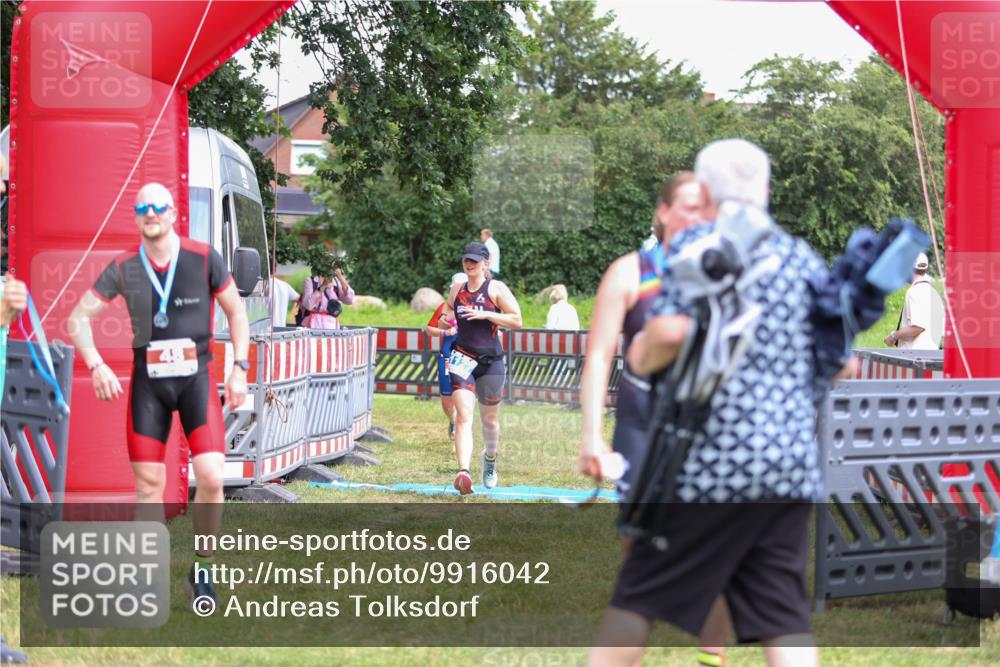 21.06.2026 - 29. Vierlanden-Triathlon Andreas Tolksdorf http://msf.ph/oto/9916042 21.06.2026 14:12:46 Ziel 233, 1127, 1134, 1146 meine-sportfotos.de