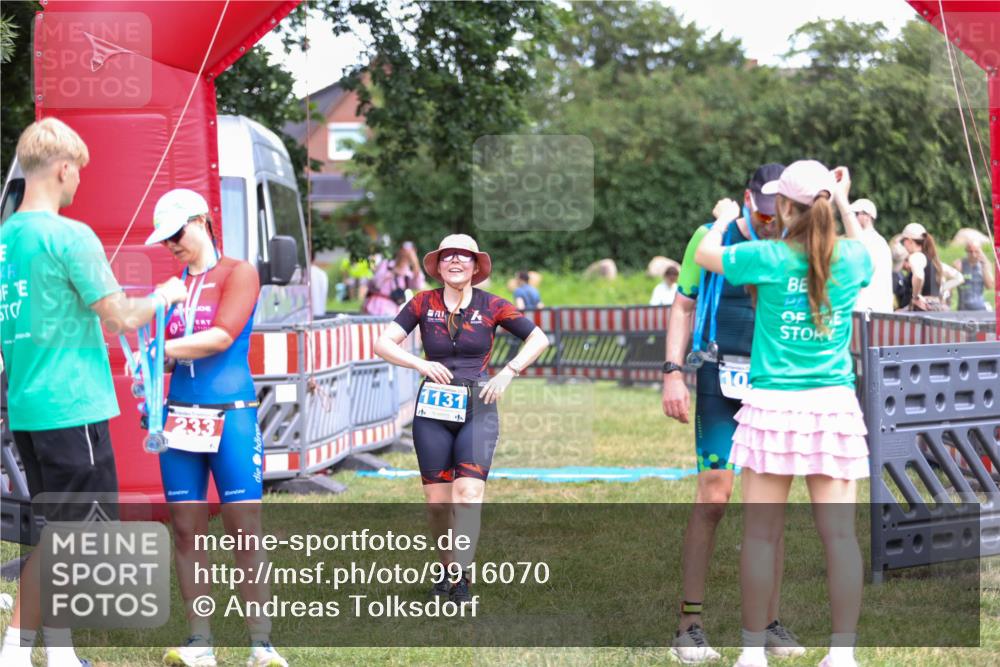 21.06.2026 - 29. Vierlanden-Triathlon Andreas Tolksdorf http://msf.ph/oto/9916070 21.06.2026 14:13:17 Ziel 1131 meine-sportfotos.de