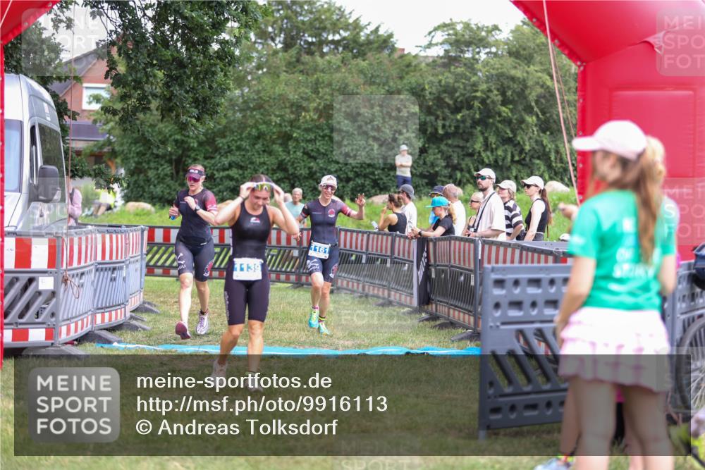 21.06.2026 - 29. Vierlanden-Triathlon Andreas Tolksdorf http://msf.ph/oto/9916113 21.06.2026 14:14:07 Ziel 1112, 1114, 1139, 1161 meine-sportfotos.de