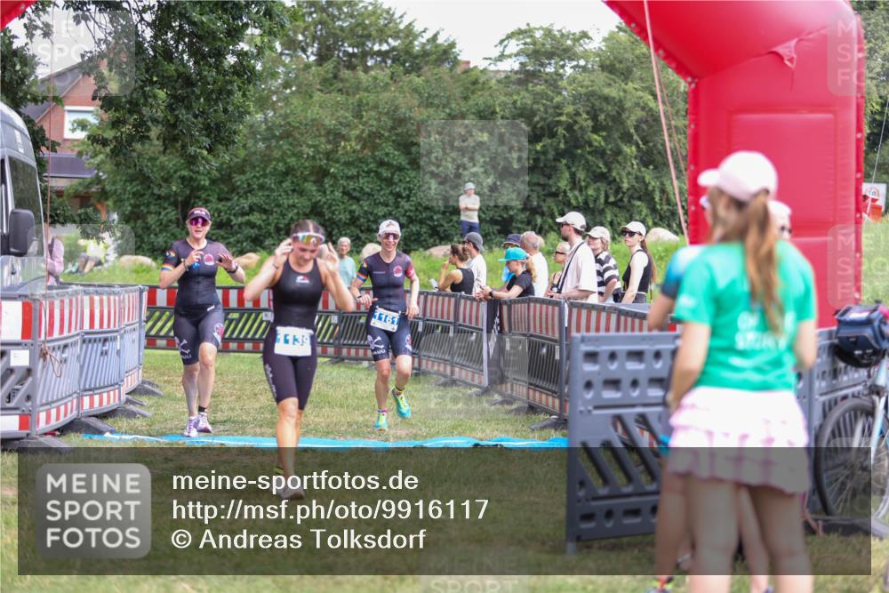 21.06.2026 - 29. Vierlanden-Triathlon Andreas Tolksdorf http://msf.ph/oto/9916117 21.06.2026 14:14:08 Ziel 1112, 1114, 1139, 1157, 1161 meine-sportfotos.de