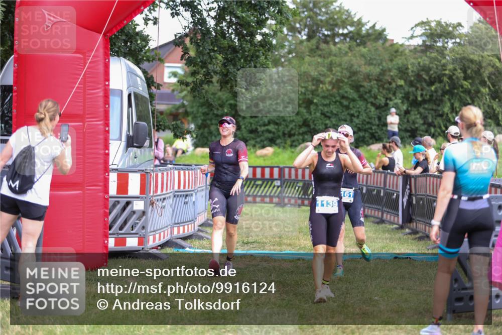 21.06.2026 - 29. Vierlanden-Triathlon Andreas Tolksdorf http://msf.ph/oto/9916124 21.06.2026 14:14:09 Ziel 1112, 1114, 1139, 1157, 1161 meine-sportfotos.de